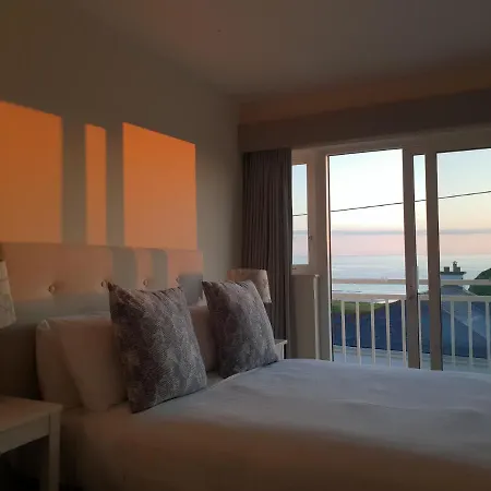 The Cliff House 3*