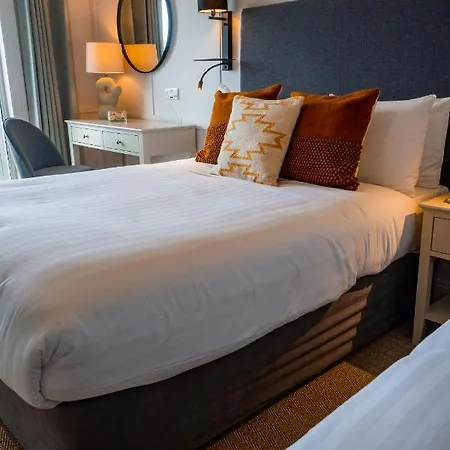 The Cliff House 3*