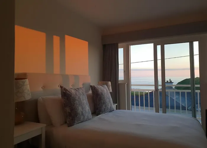 The Cliff House 3*